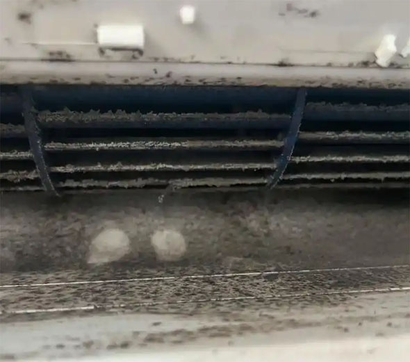 鹤庆空调吹的风有股烧焦味是怎么回事